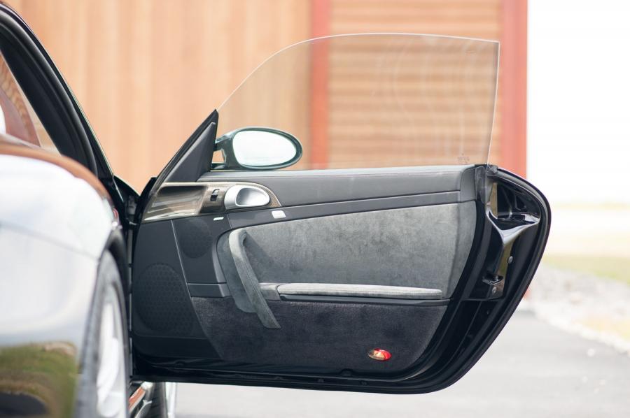 Детали интерьера Porsche 911 GT2 (997) 2008 года  (NA) (фото 33 из 107)